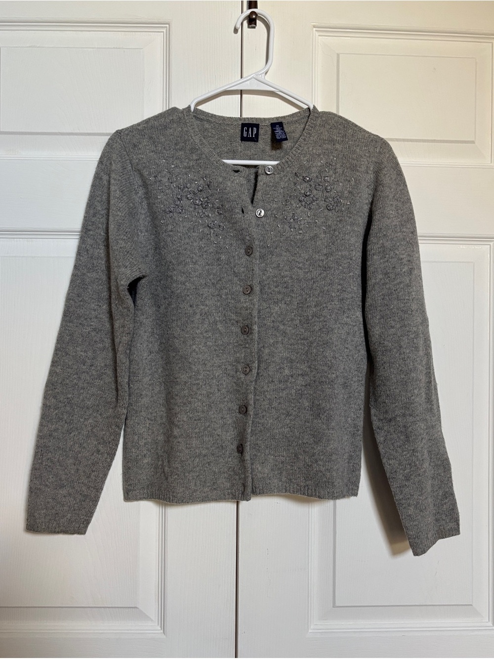 Vintage GAP Women’s M Lambswool Angora Cardigan Gray Floral Embroidered Sweater
